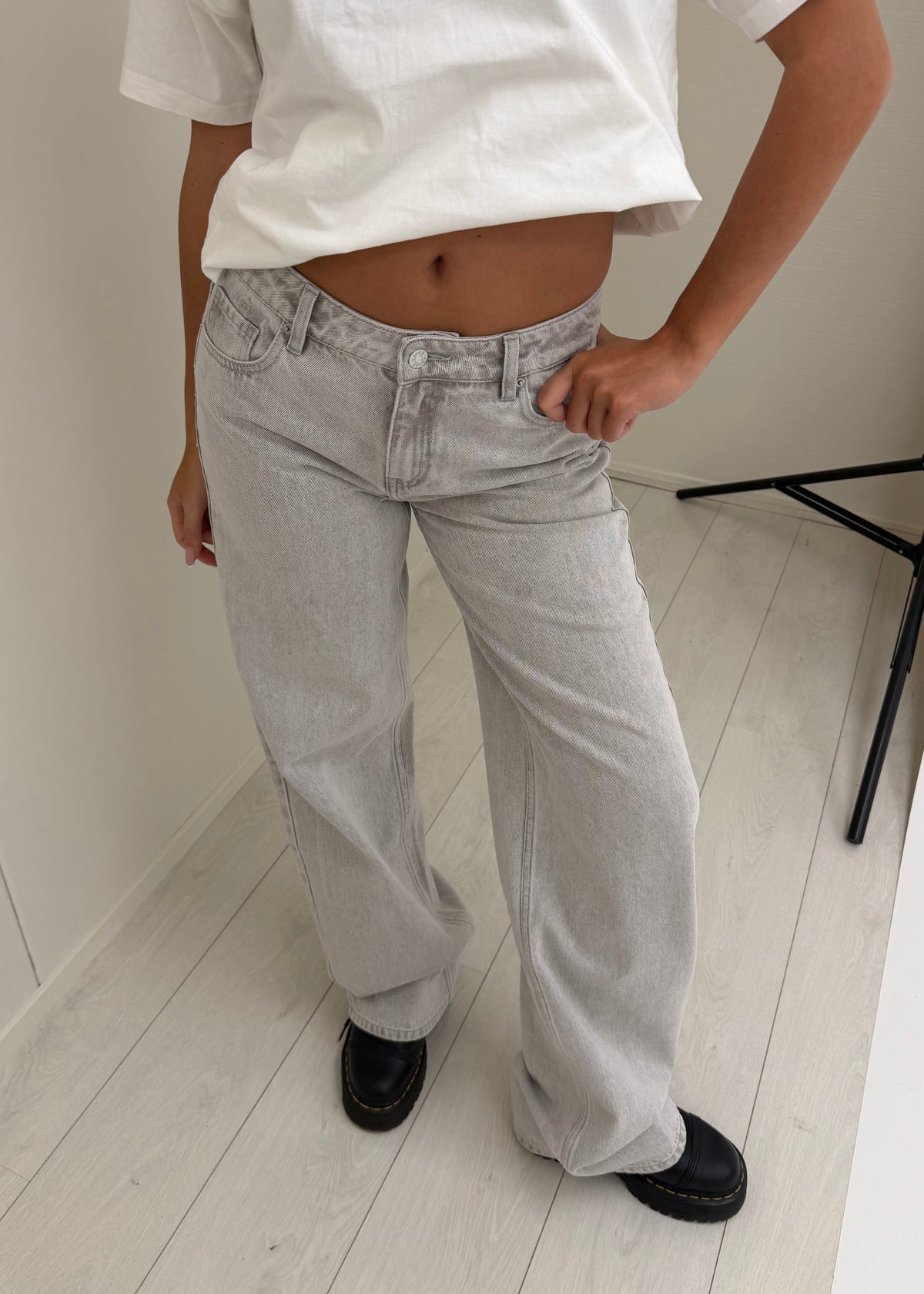 Mid waist super wide leg jeans light washed grey (tall)