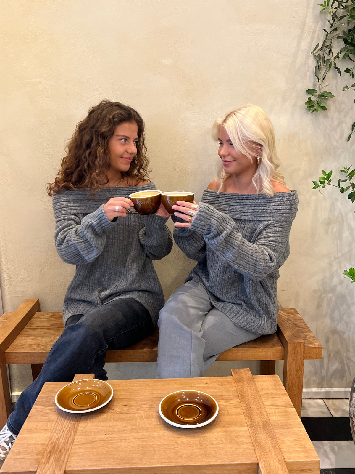 Elinor off shoulder knit - Grey