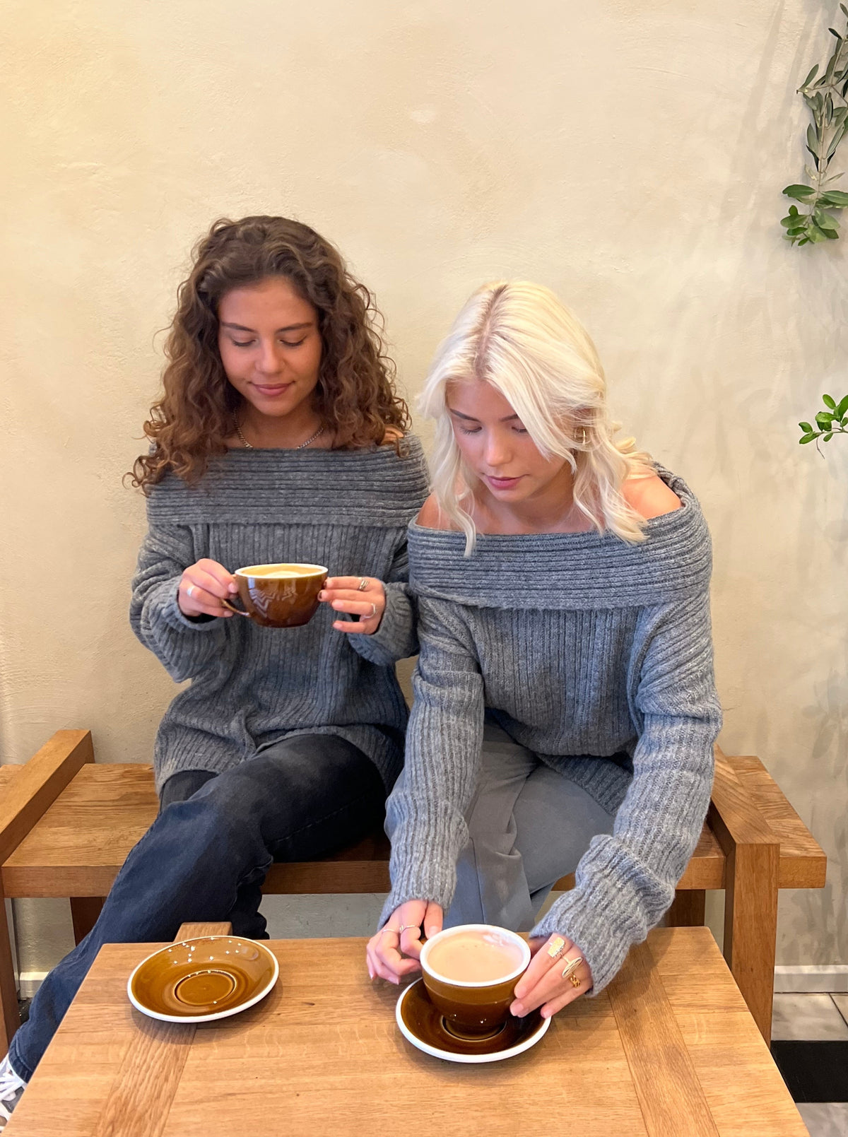 Elinor off shoulder knit - Grey