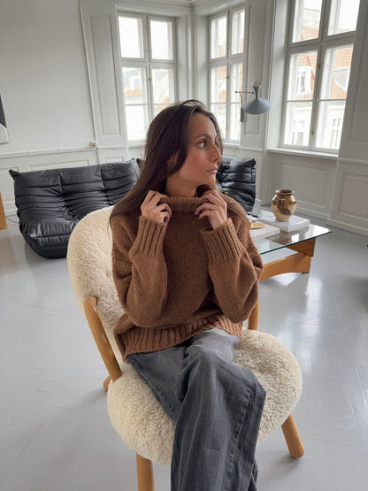 Valdamara oversized turtleneck - Brown
