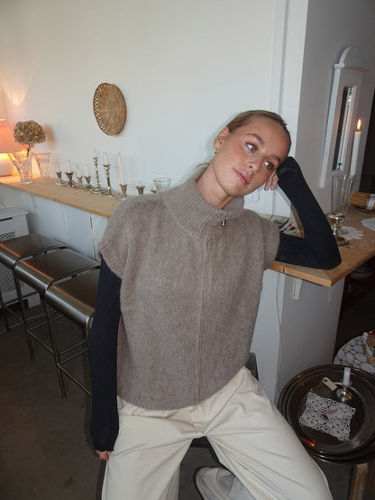Fiona high neck vest - Beige